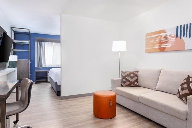 Images Spark by Hilton Clarion