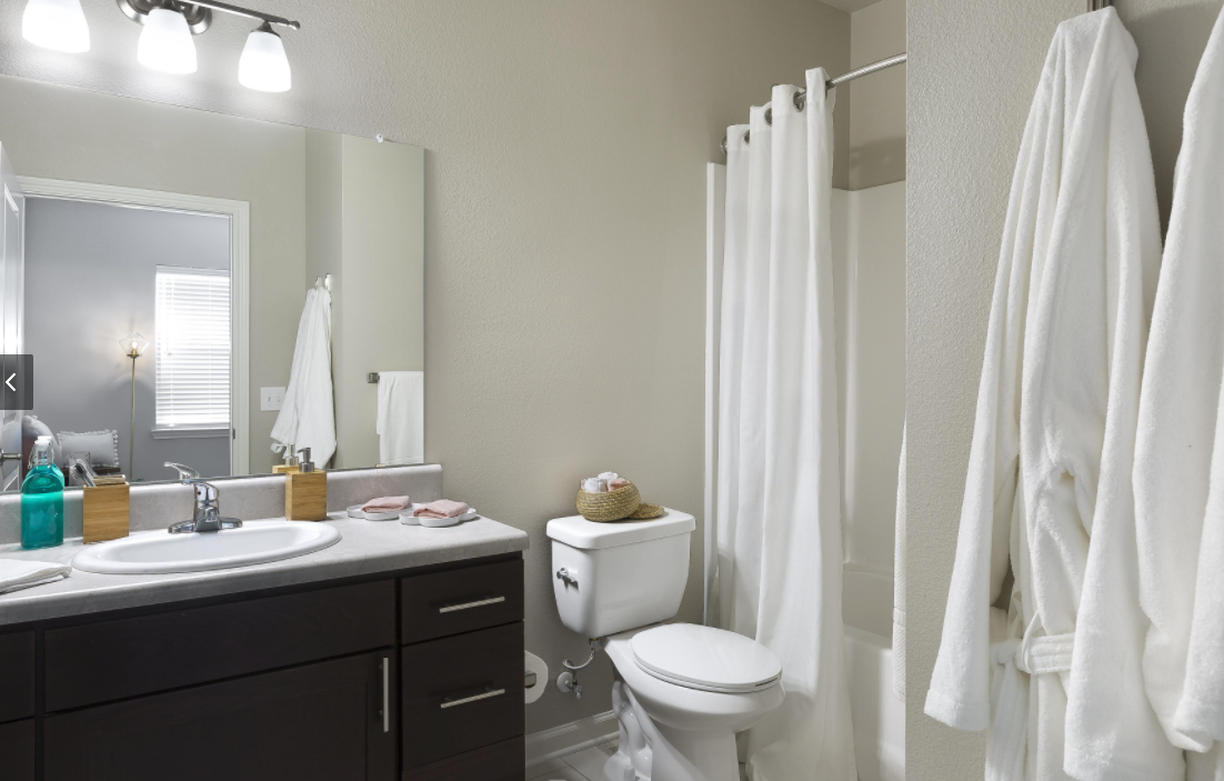 Frontgate Apartments Photo