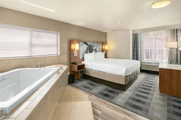 Images Executive Residency by Best Western Navigator Inn & Suites