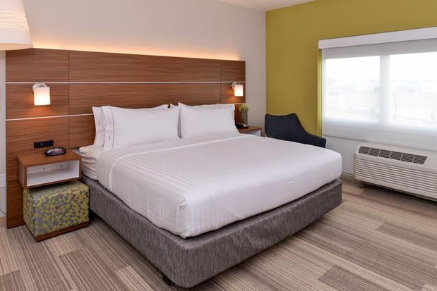 Images Holiday Inn Express & Suites St. Petersburg - Madeira Beach, an IHG Hotel