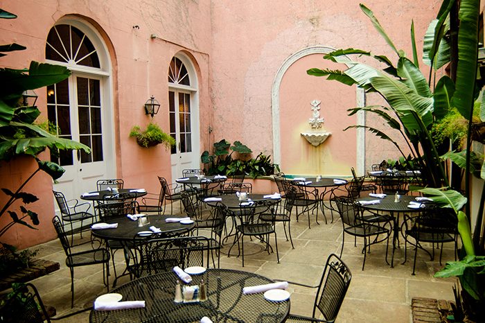 Courtyard Crescent City Brewhouse New Orleans (504)522-0571