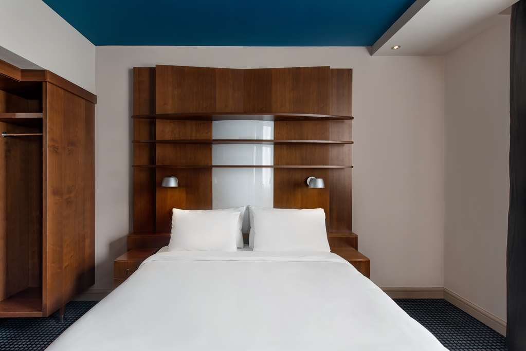 Superior room Radisson Blu Hotel, Leeds City Centre Leeds 01132 366000