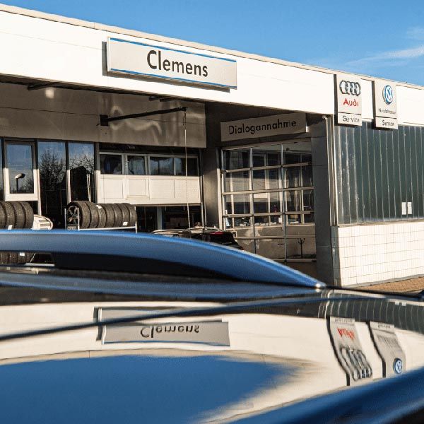 Autohaus Clemens GmbH & Co.KG, Tiefenbroicher Weg 12 in Düsseldorf