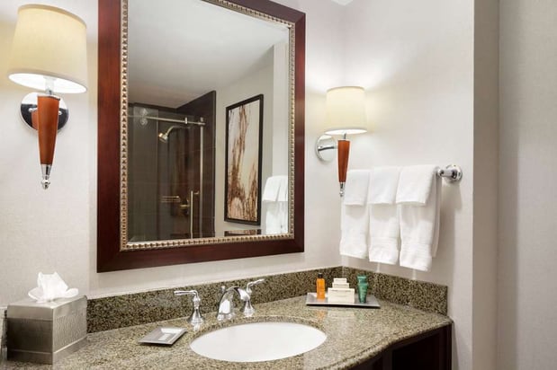 Images Hilton East Brunswick Hotel & Executive Meeting Center