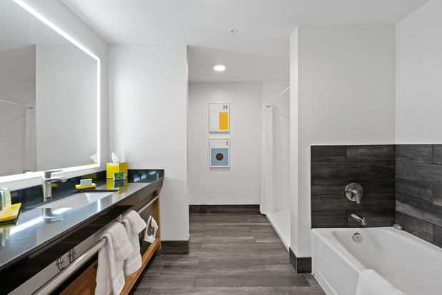 Images Hotel Indigo Seattle Everett Waterfront by IHG
