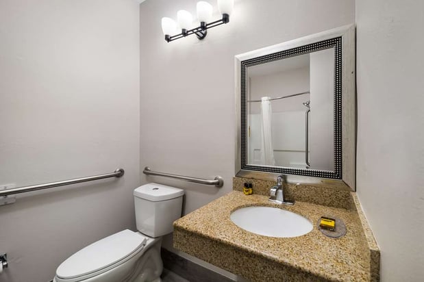 Images Best Western Plus Lake Dallas Inn & Suites