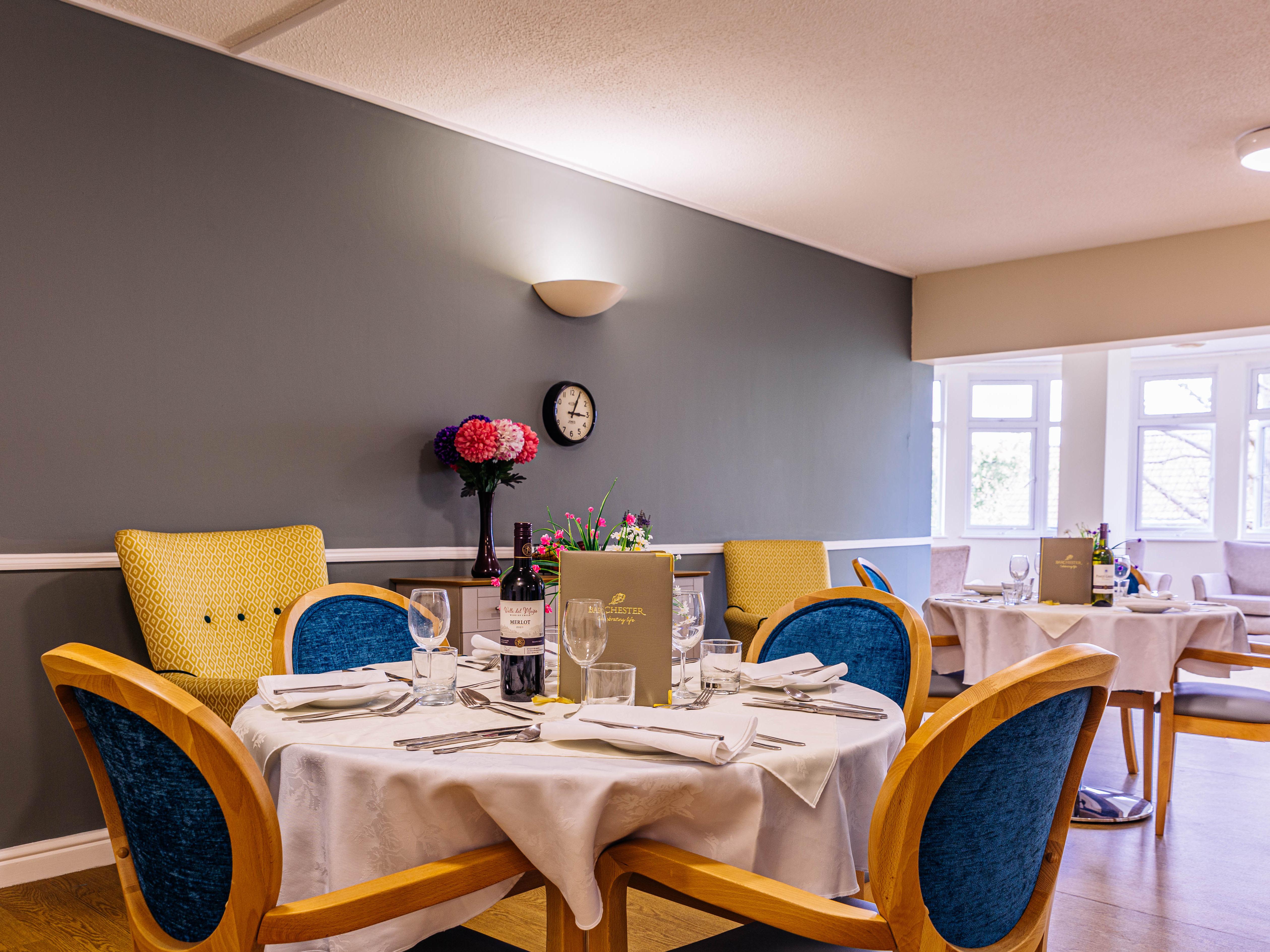 Images Barchester - Kingswood Court Care Home