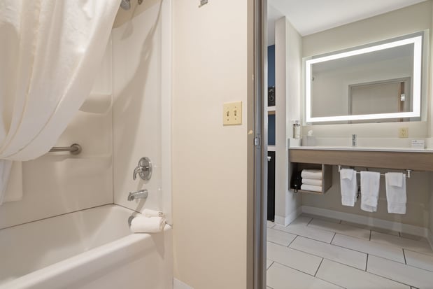 Images Holiday Inn Express & Suites Torrington by IHG