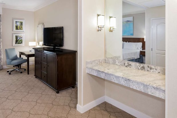 Images Hampton Inn & Suites Charlotte/SouthPark at Phillips Place