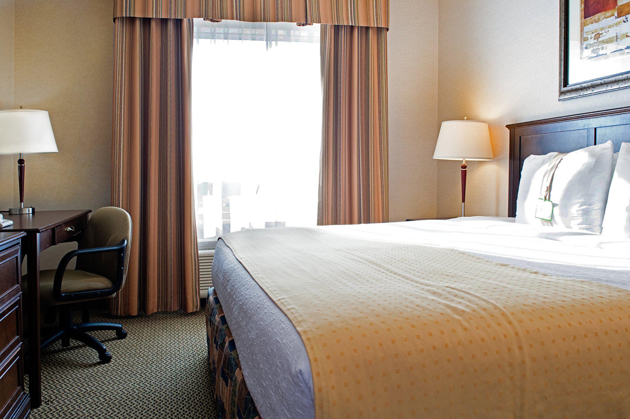 Images Holiday Inn & Suites West Edmonton, an IHG Hotel