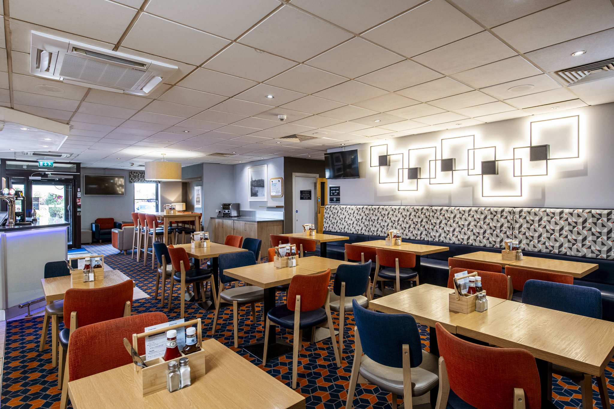 Images Holiday Inn Express Perth by IHG