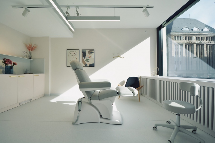 Mimita Mandal, Kasernenstr. 1 in Düsseldorf