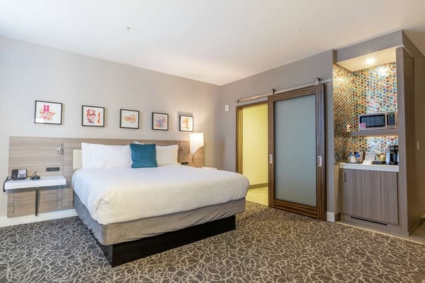 Images Hilton Garden Inn Wichita Downtown