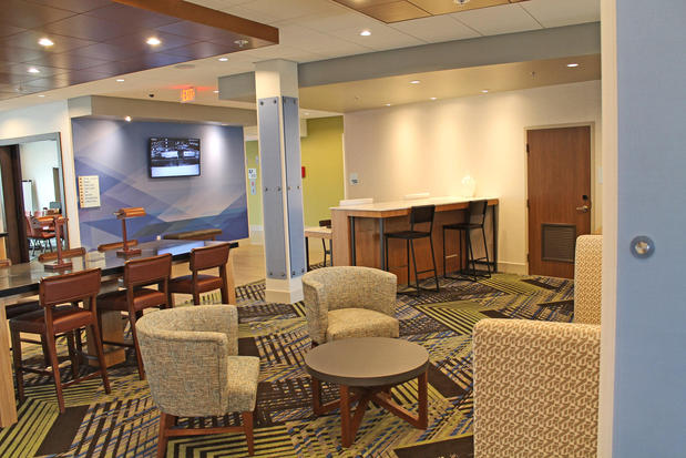 Images Holiday Inn Express & Suites St. Louis South - I-55 by IHG