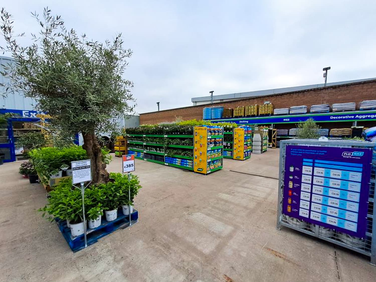 Images B&M Home Store with Garden Centre