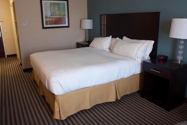 Images Holiday Inn Express & Suites Youngstown West - Austintown, an IHG Hotel