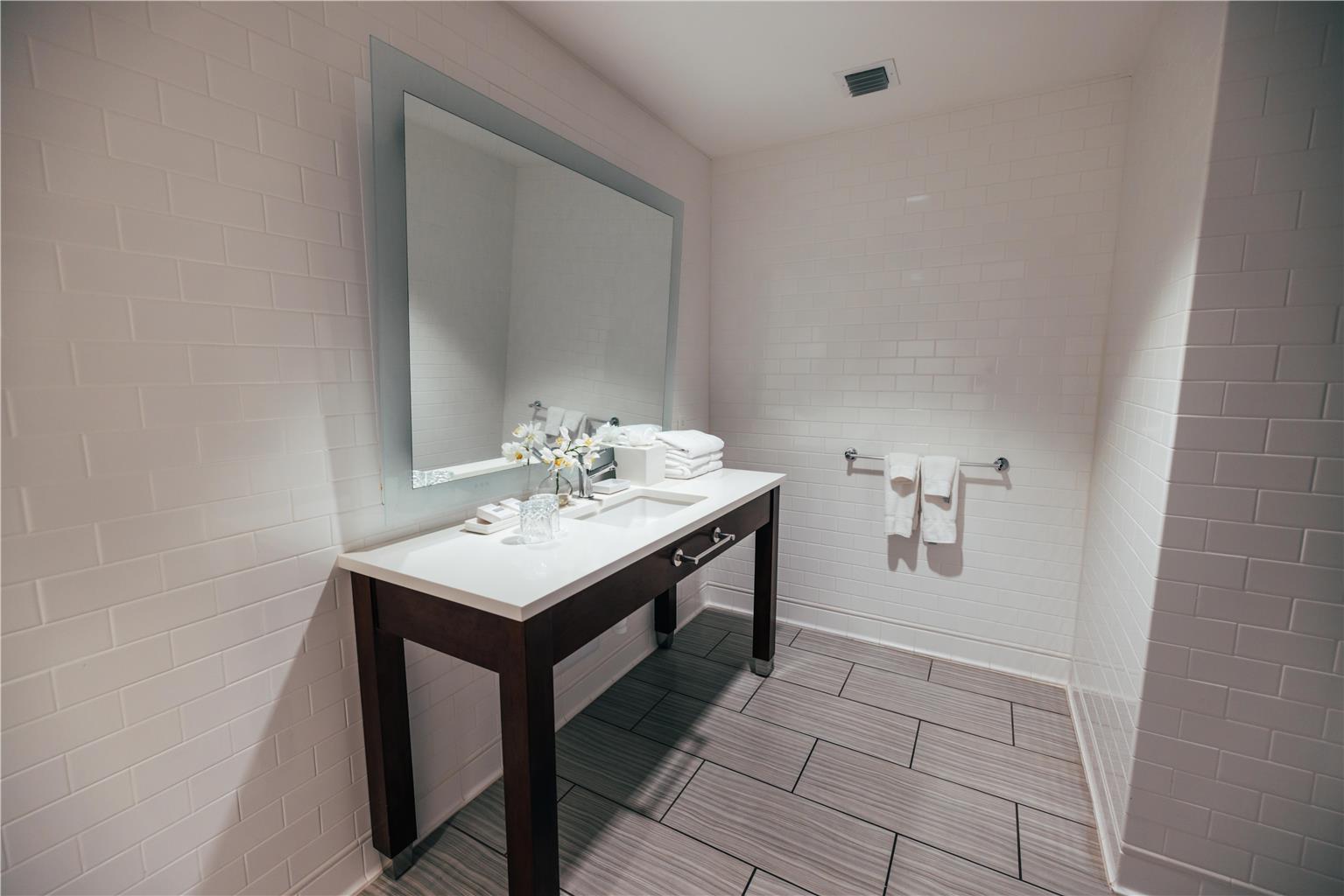 Guest room bath 