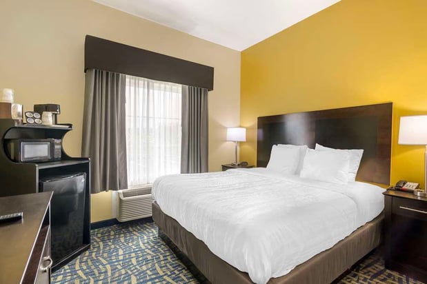 Images Best Western Plus Brunswick Inn & Suites