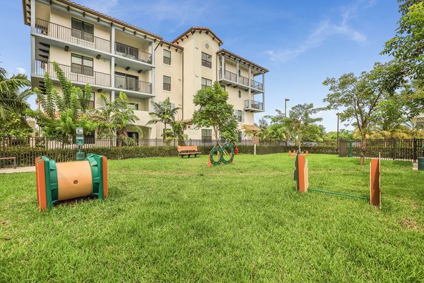 Images Windsor at Delray Beach Apartments