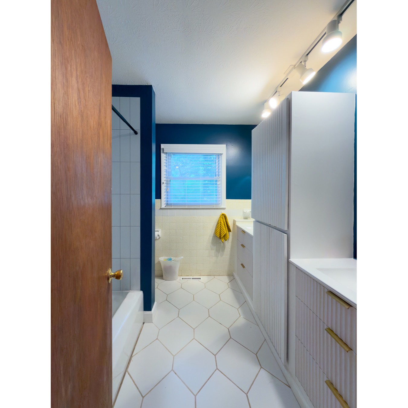Overall Home Repair small bathroom remodel in Clinton Tennessee. 