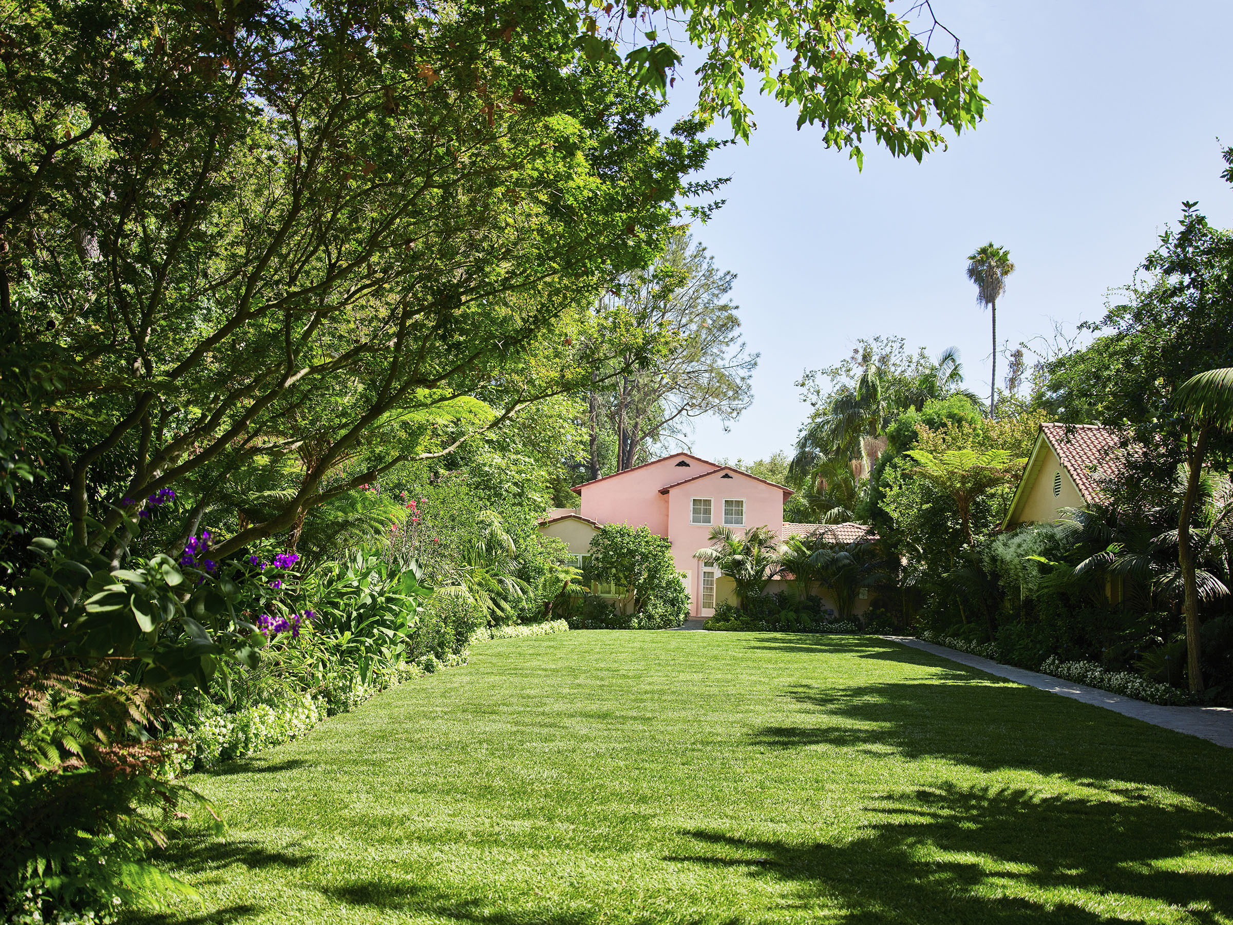 Front lawn view at Hotel Bel-Air