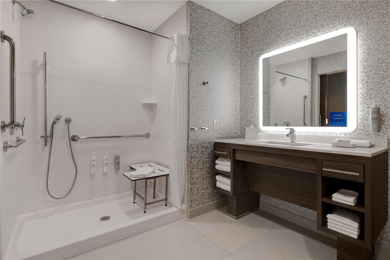 Guest room bath