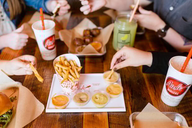 Images Aioli Gourmet Burgers - 32nd & Shea