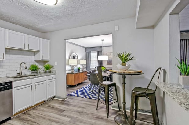 Images Elliot Apartments on Abernathy