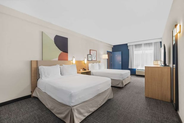 Images Spark by Hilton Bakersfield Central