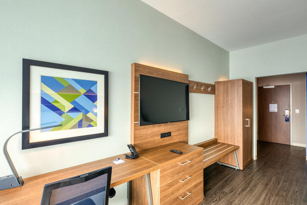 Images Holiday Inn Express & Suites Charlotte - South End, an IHG Hotel