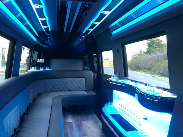 Images marin town cars & limousines service
