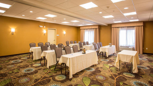 Images Holiday Inn Express & Suites Pocatello by IHG