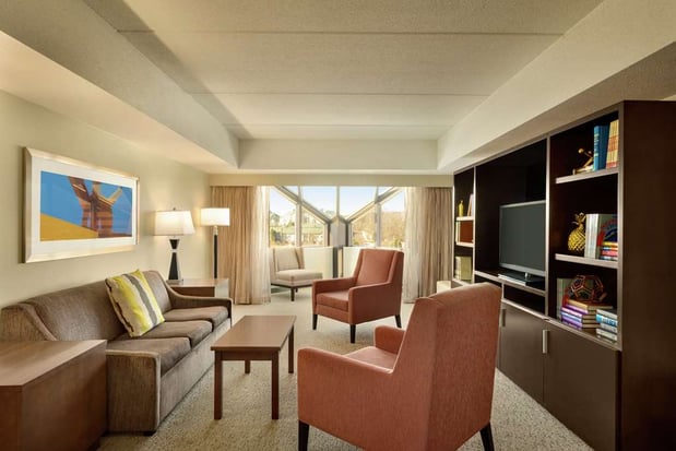 Images Embassy Suites by Hilton Milwaukee Brookfield