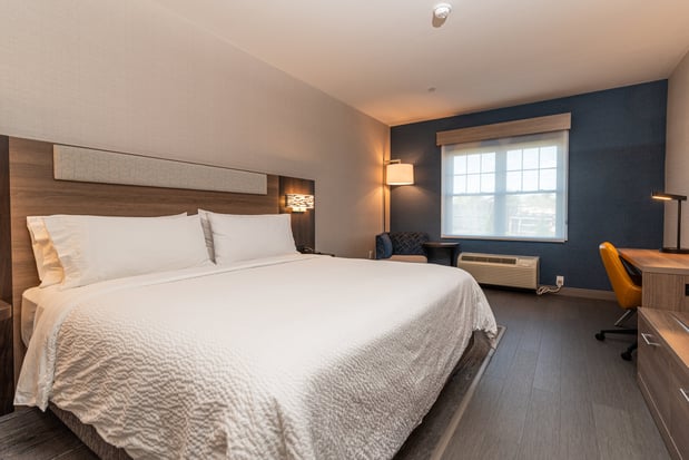 Images Holiday Inn Express & Suites Hampton South-Seabrook by IHG