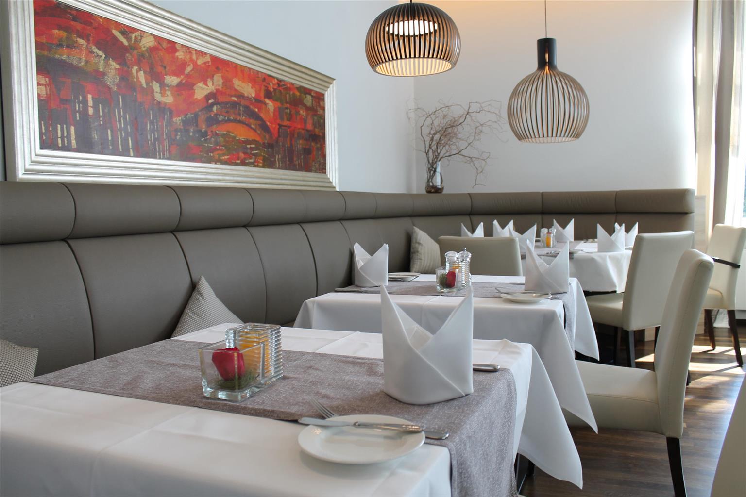 Best Western Queens Hotel Pforzheim-Niefern, Pforzheimer Strasse 52 in Niefern