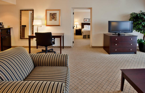 Images Holiday Inn & Suites Springfield - I-44, an IHG Hotel