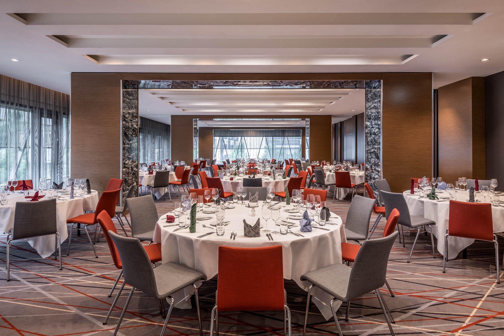 Sheraton Zurich Hotel, Pfingstweidstrasse 100 in Zurich