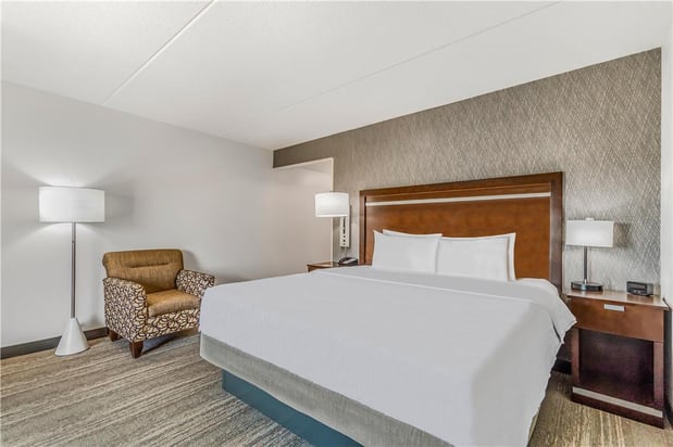 Images Hampton Inn & Suites Detroit/Airport-Romulus