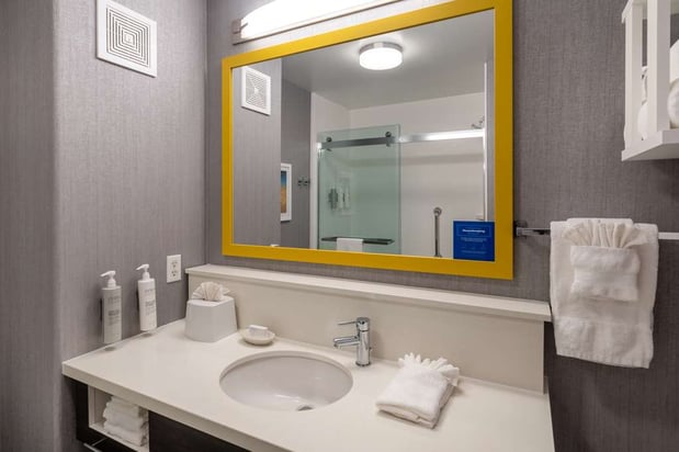 Images Hampton Inn & Suites Agoura Hills