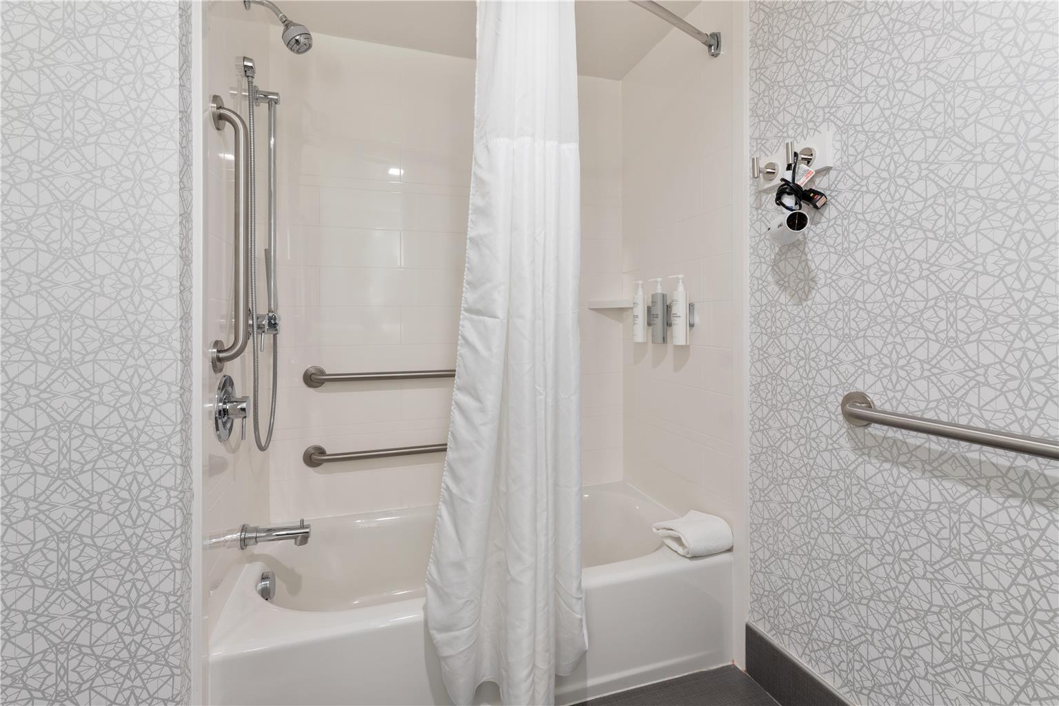 Guest room bath
