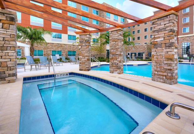 Images Holiday Inn Express & Suites Gainesville I-75 by IHG