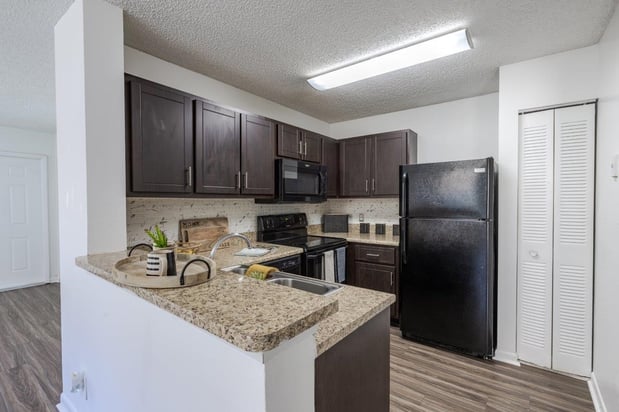 Images Savannah Place Apartments & Townhomes
