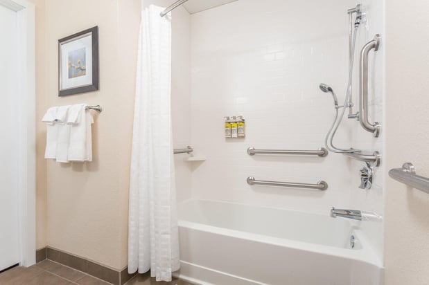 Images Candlewood Suites Eau Claire I-94 by IHG