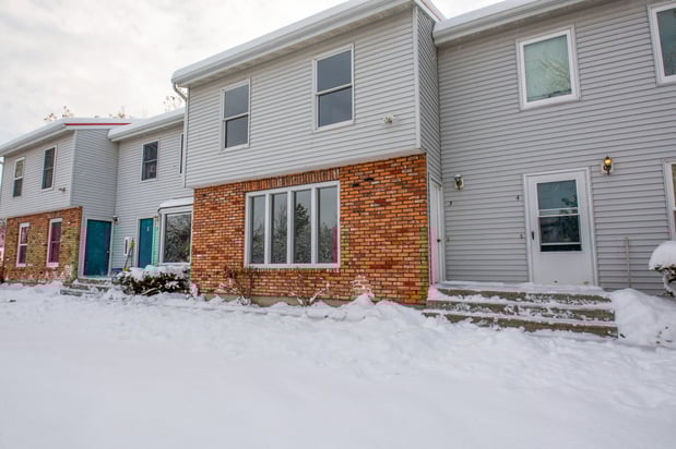 Images Jennifer Kelly, Broker and REALTOR