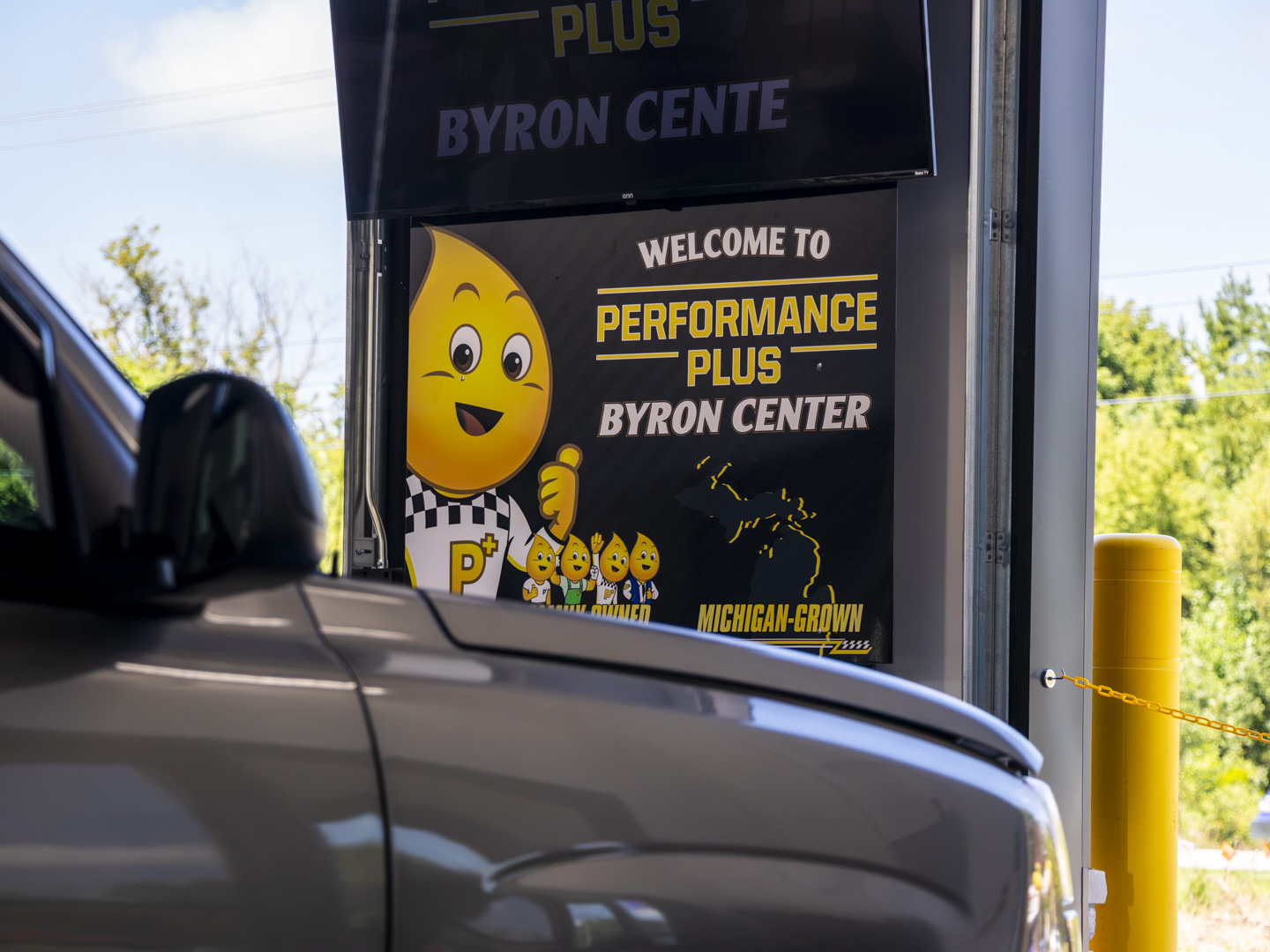 Performance Plus Byron Center Oil Change Bay Interior