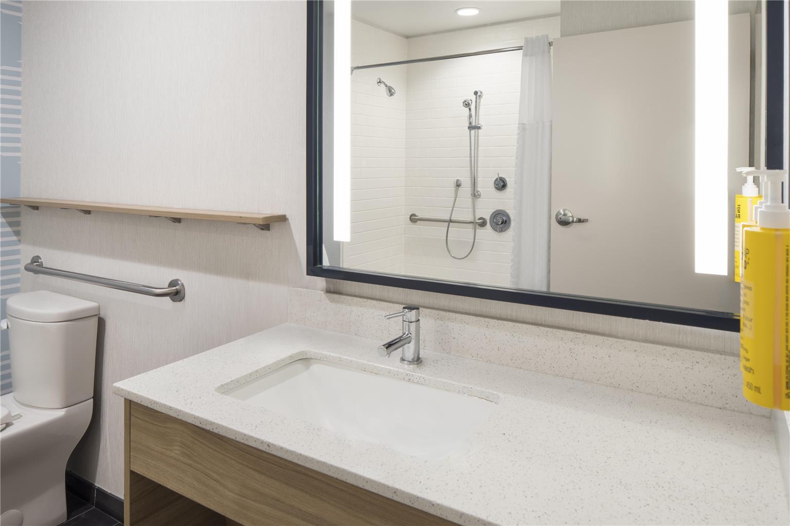 Guest room bath 