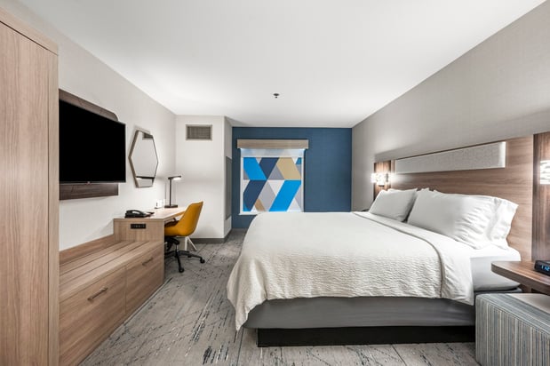 Images Holiday Inn Express & Suites Lincoln-Roseville Area by IHG