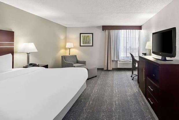 Images Best Western Luxbury Inn Fort Wayne