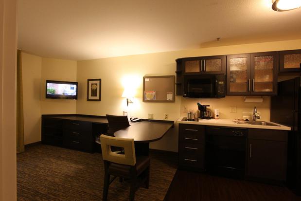 Images Candlewood Suites St. Joseph by IHG