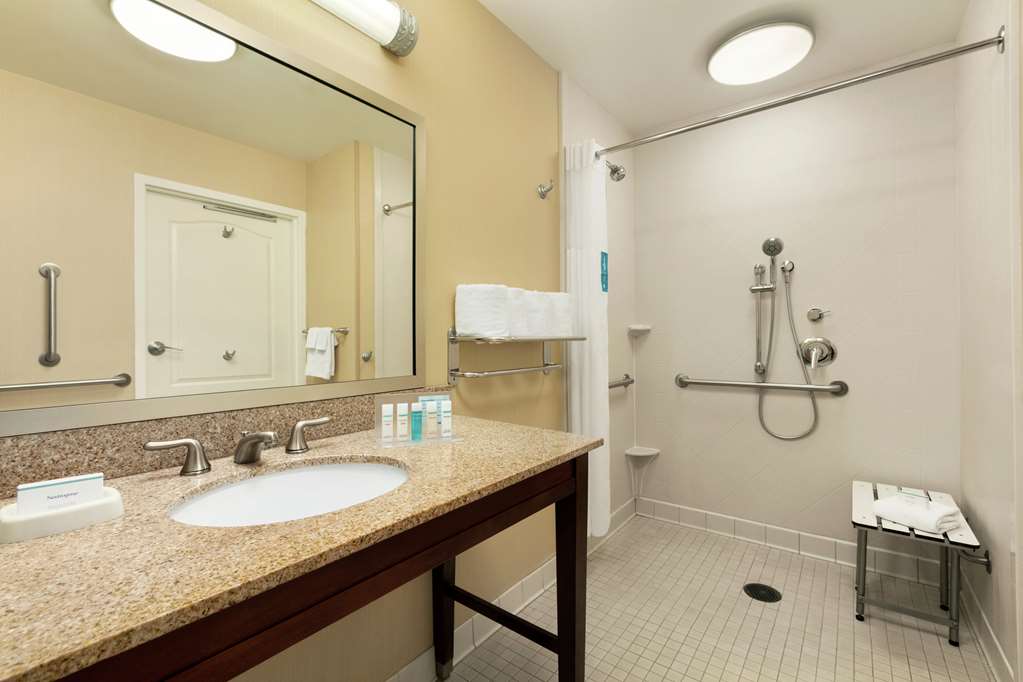 Guest room bath